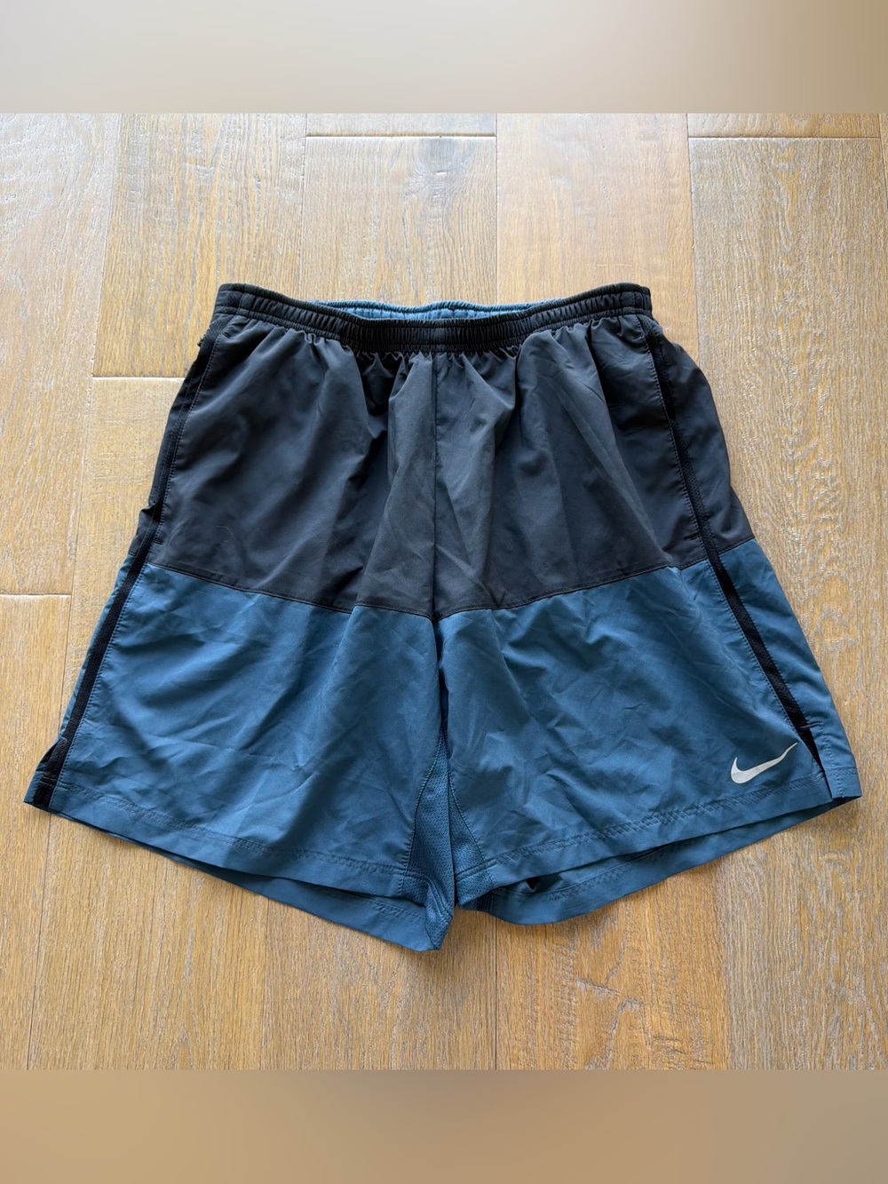 Nike Men's Running Two Toned Lined Dri Fit Navy Blue Athletic Shorts — Large